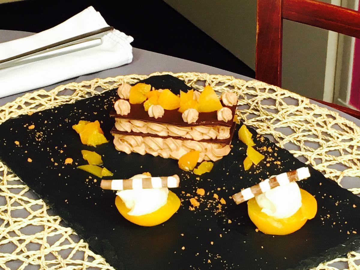 Hotel Restaurant Le Cheval Blanc Argentré-du-Plessis Eksteriør bilde
