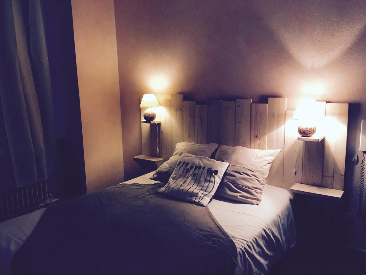 Hotel Restaurant Le Cheval Blanc Argentré-du-Plessis Rom bilde